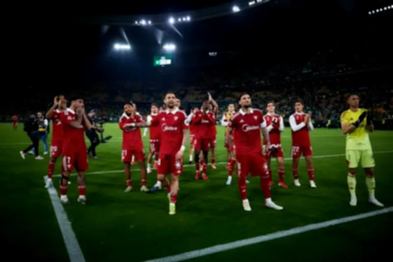 تعادل مثير في ديربي الأندلس: إشبيليه ينجو من الهزيمة أمام ريال بيتيس