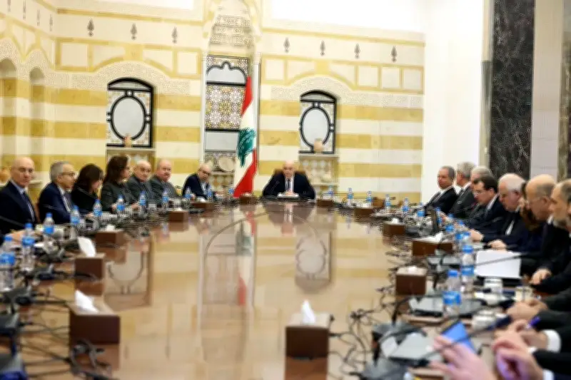 لبنان يقرر حظر نشاطات حزب الله رسمياً بعد إطلاق الصواريخ ويؤكد حصرية قرار الحرب بيد الدولة