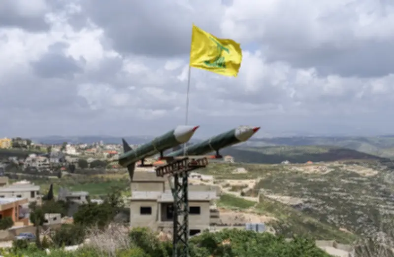 تصعيد خطير بين حزب الله وإسرائيل بعد مقتل خامنئي وإنذارات إخلاء واسعة بلبنان