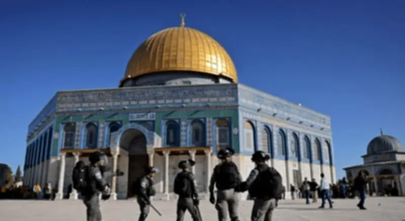 الاحتلال يواصل إغلاق المسجد الأقصى ويصعد اعتداءاته في القدس