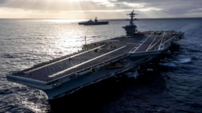 القيادة المركزية الأمريكية تنفي إصابة حاملة الطائرات لينكولن وتصف ادعاءات إيران بـ"آلة التضليل"