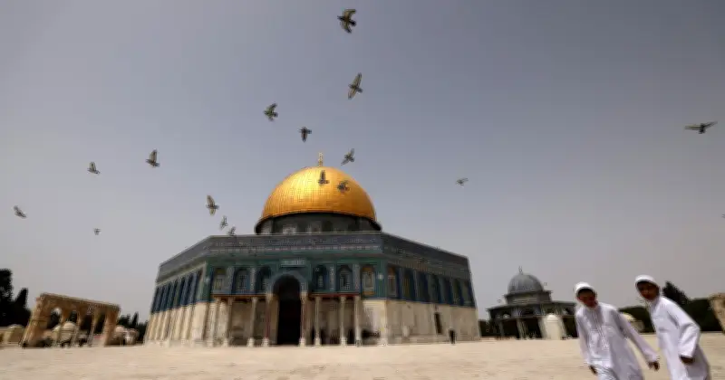 الأقصى في مهب العواصف الإقليمية: إجراءات أمنية تثير جدلاً حول إغلاق المسجد المبارك