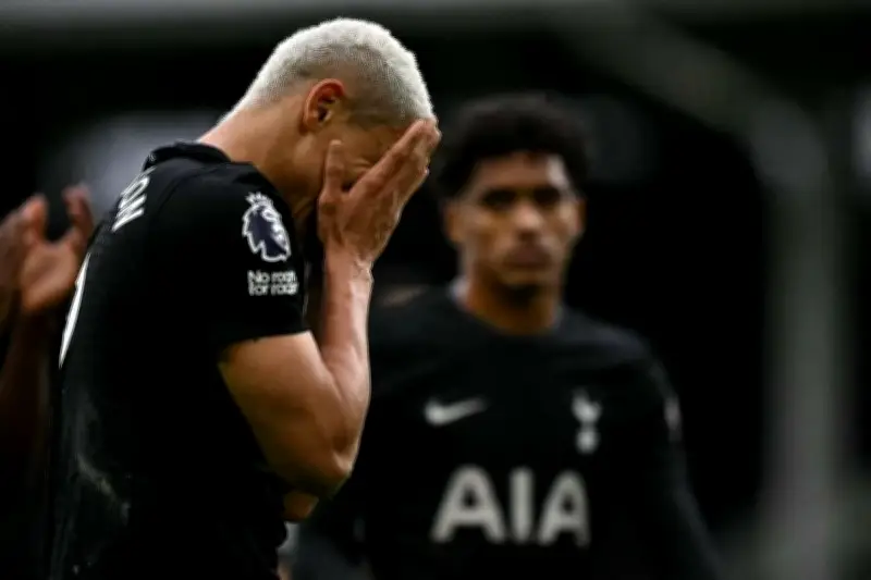 توتنهام هوتسبير على حافة الهاوية: عقود اللاعبين تهدد بتخفيض الرواتب إلى النصف في حال الهبوط