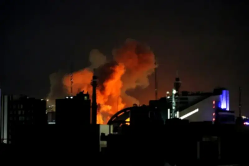 الجيش الإسرائيلي يعلن تدمير مقر هيئة الإذاعة والتلفزيون الإيرانية في هجوم جوي