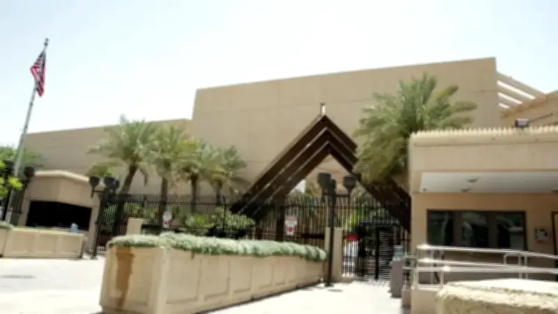 حريق في السفارة الأمريكية بالرياض بعد سماع دوي انفجارات وسط تصعيد عسكري إقليمي