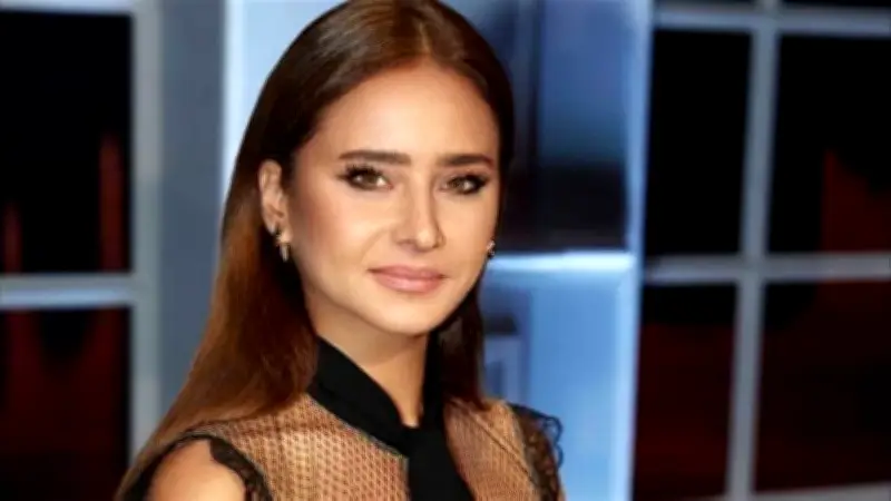 نيللي كريم تكشف عن مصدر إلهام دورها في مسلسل "على قد الحب" من المصممة عزة فهمي