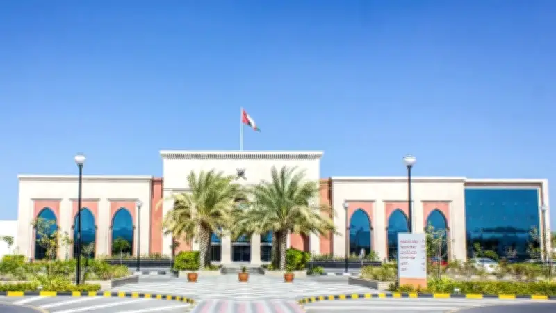 عُمان تدين استهداف ميناء صلالة بالمسيرات وتتوعد بردود حازمة لحماية أمنها