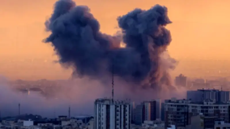 حزن في بغداد وفرحة في طهران: تداعيات اغتيال خامنئي وإعلان فصائل عراقية الحرب