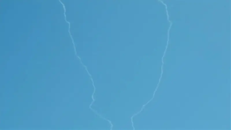 دبي تؤكد أن أصوات الانفجارات ناتجة عن عمليات اعتراض الدفاع الجوي