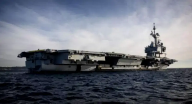 فرنسا ترسل حاملة الطائرات شارل ديغول إلى المتوسط وتنظم إجلاء مواطنيها