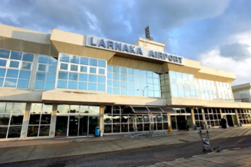 قبرص تغلق مجالها الجوي فوق مطار لارنكا بعد رصد جسم مشبوه قرب لبنان