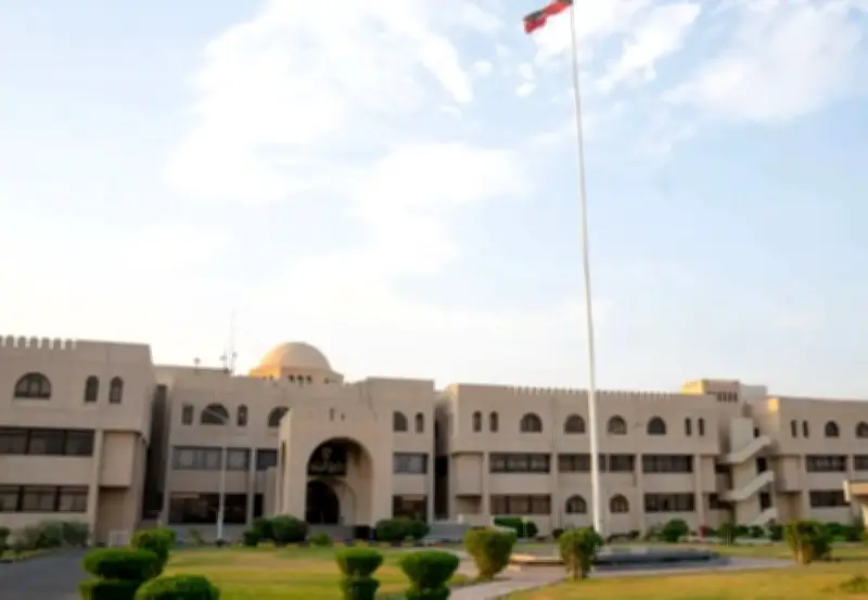 الكويت: طفلة تلقى حتفها وأفراد عائلتها يصابون جراء سقوط حطام أهداف جوية معادية على منزل سكني