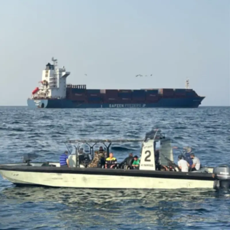 سفينة شحن تحمل علم مالطا تتعرض لقصف بصاروخين قرب مضيق هرمز