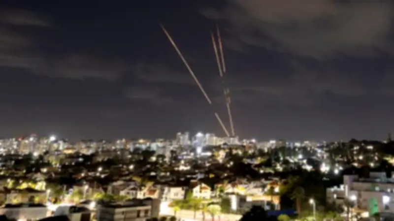 هجوم صاروخي إيراني جديد يهز القدس وتل أبيب بإصابات وإنذارات واسعة