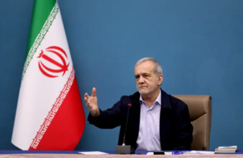 الرئيس الإيراني يبعث رسائل لقادة دول الخليج والدول المجاورة بعد الهجمات الأخيرة