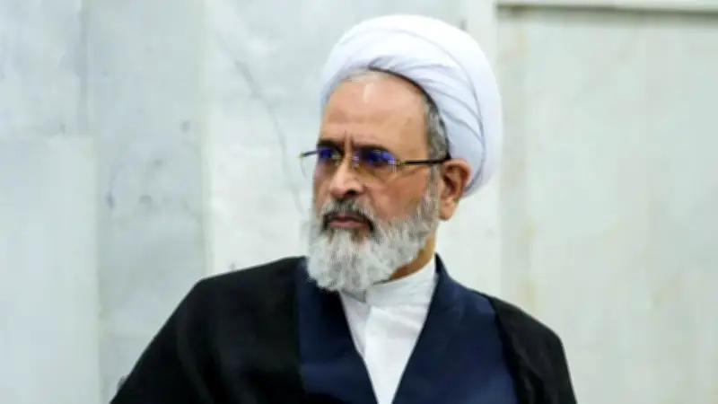 علي رضا أعرافي: رجل الدين الإيراني الذي انضم إلى مجلس القيادة المؤقت بعد اغتيال خامنئي