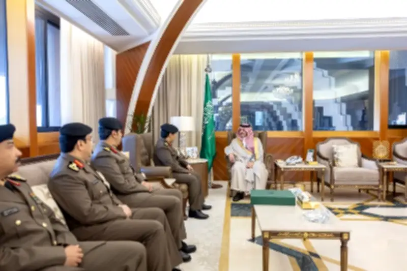 أمير الشرقية يستقبل مدير شرطة المنطقة ويثمن جهود رجال الأمن في تعزيز الأمن المجتمعي