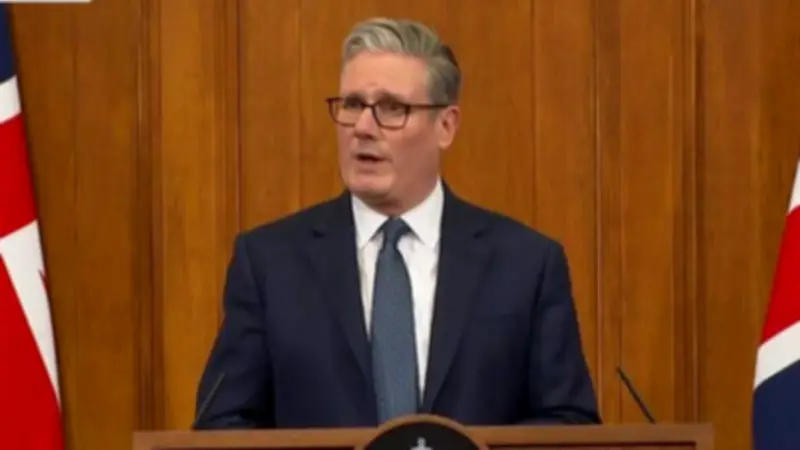 بريطانيا تطلق رحلات إجلاء وتنشر مقاتلات في الأردن وقطر وسط تصعيد عسكري