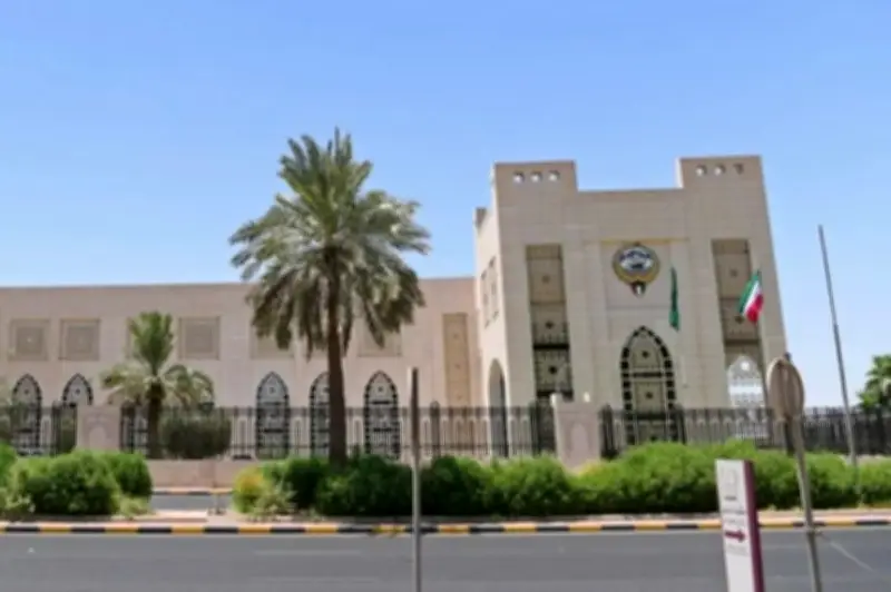 الكويت تعلن اعتراض صواريخ وطائرات مسيرة وسط تصاعد التوتر الإقليمي