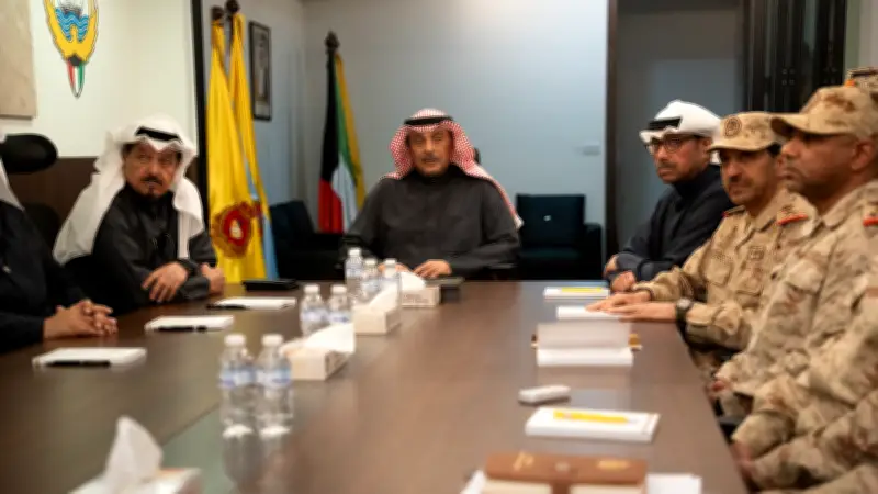 ولي عهد الكويت يتفقد الإجراءات الأمنية لمواجهة الهجمات الإيرانية المستمرة