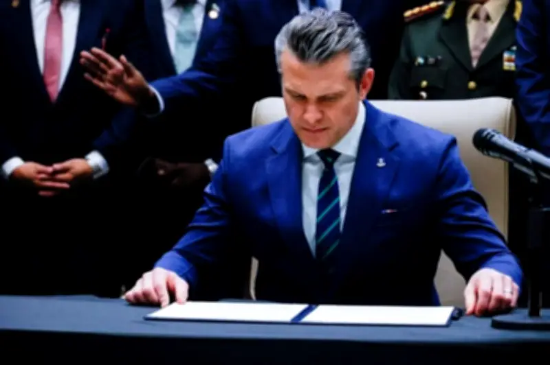 وزير الدفاع الأمريكي يؤكد عدم توسيع الأهداف العسكرية في إيران رغم تصريحات ترامب