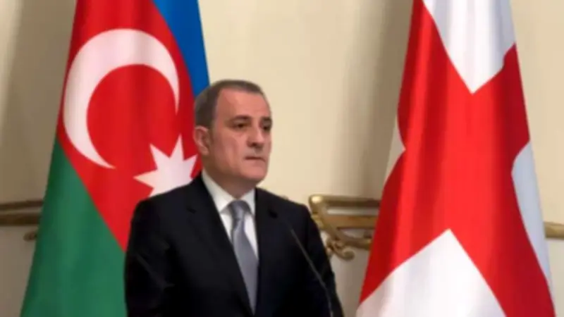 أذربيجان تُفرغ بعثاتها الدبلوماسية من إيران بعد هجوم مسيرات استهدف ناخيتشفان