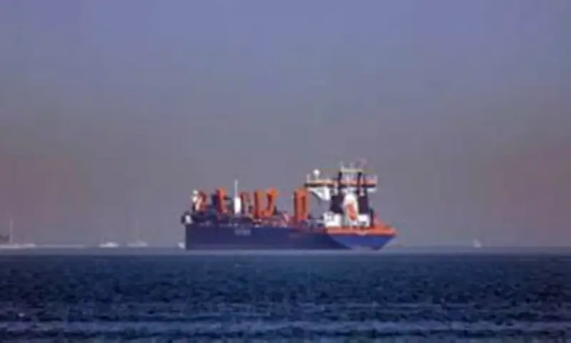 شبه توقف كامل لحركة الملاحة في مضيق هرمز بسبب الحرب الأمريكية الإسرائيلية على إيران