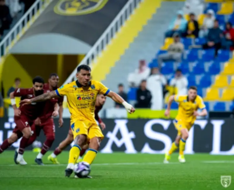 التعاون يعود للانتصارات بهزيمة الفتح بثلاثية مثيرة في دوري روشن السعودي