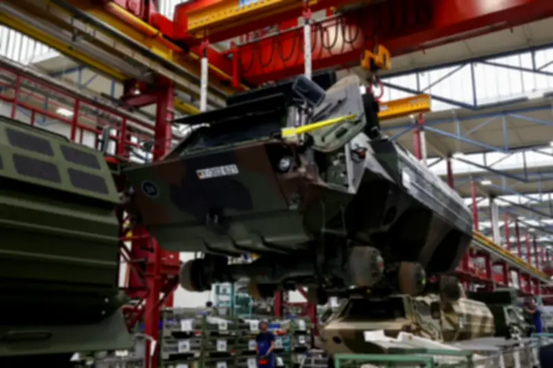 ترامب يوقع اتفاقيات لتعزيز الإنتاج العسكري الأمريكي أربعة أضعاف