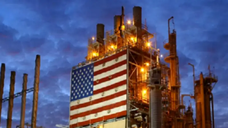 قفزة تاريخية في أسعار النفط الأمريكي مع إغلاق مضيق هرمز وسط تصاعد الصراع