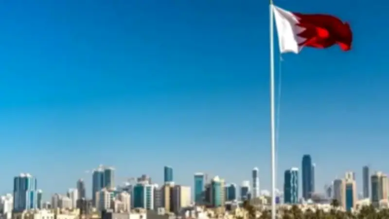 الدفاعات الجوية البحرينية تتصدى لمقذوفات في سماء البلاد وتؤكد جاهزيتها الأمنية