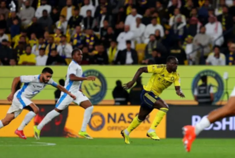 سيماكان ينقذ النصر بهدف متأخر ويقوده لصدارة دوري روشن