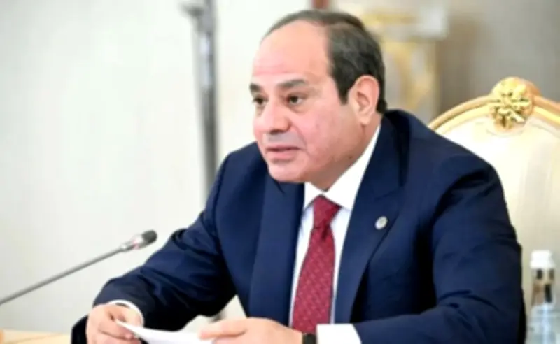 اتصال هاتفي بين السيسي وماكرون: تحذير من اتساع الصراع الإقليمي وخطر الفوضى