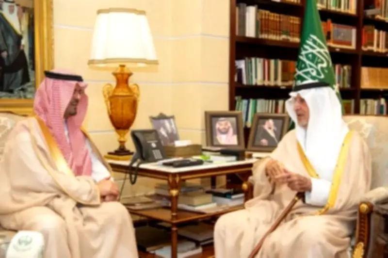 أمير مكة يستعرض خدمات الحرم المكي في رمضان ويشيد بالجهود التكاملية