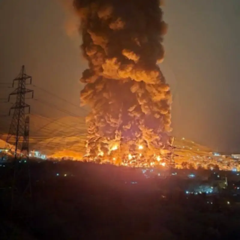 إيران تهدد بضرب منشآت النفط في الشرق الأوسط رداً على الهجمات الأمريكية والإسرائيلية