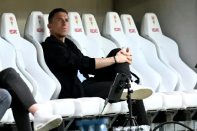 فولفسبورغ يقيل مدربه باور ويعين هيكينغ في محاولة لإنقاذ الفريق من الهبوط