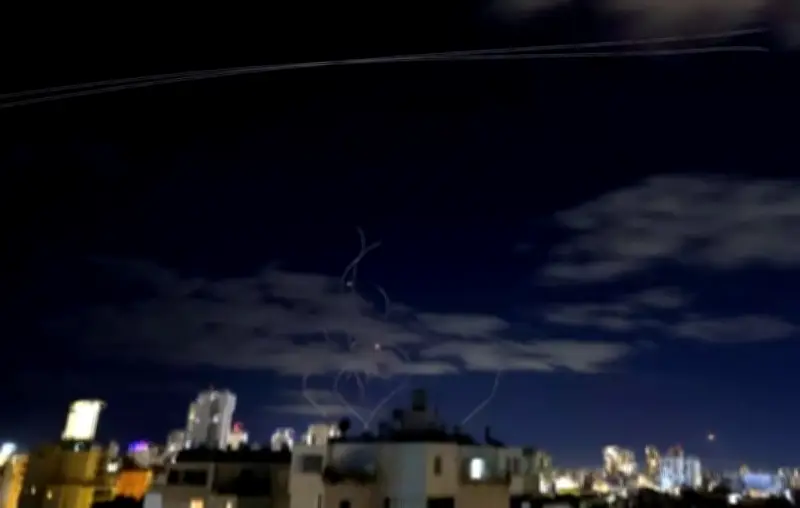 مقتل شخص في إسرائيل بعد إطلاق إيران أول صواريخها بتعيين نجل خامنئي قائداً جديداً