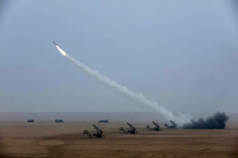 الدفاع الكويتية تدمر طائرة مسيرة معادية دون أضرار بشرية أو مادية