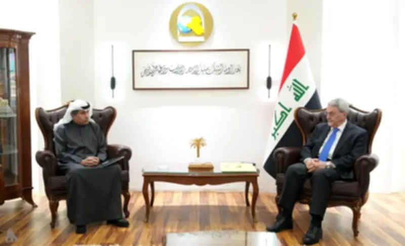 العراق يؤكد رفضه استخدام أراضيه لاستهداف دول الجوار في لقاء مع السفير الكويتي