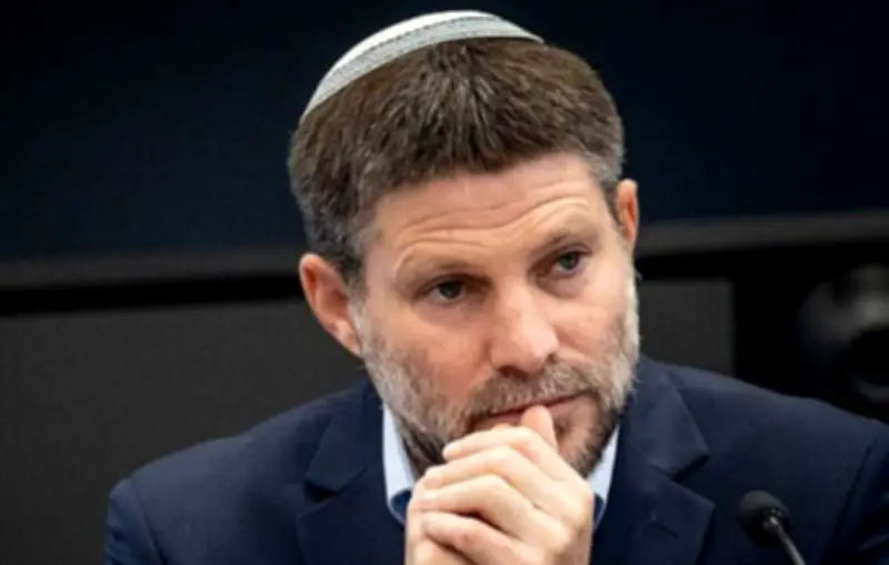 وزير المالية الإسرائيلي يعلن إصابة نجله بشظايا قنبلة خلال هجوم على الحدود اللبنانية