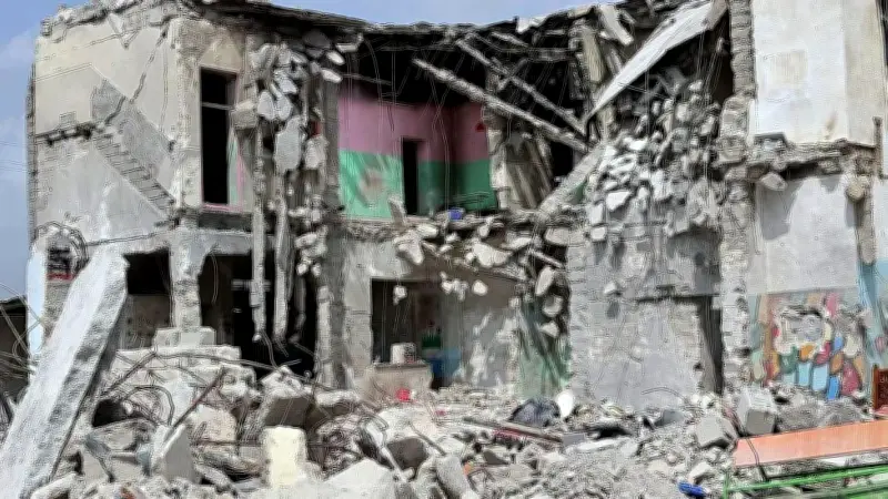 فيديو جديد يؤكد ضرب صاروخ أمريكي قاعدة إيرانية مجاورة لمدرسة في ميناب