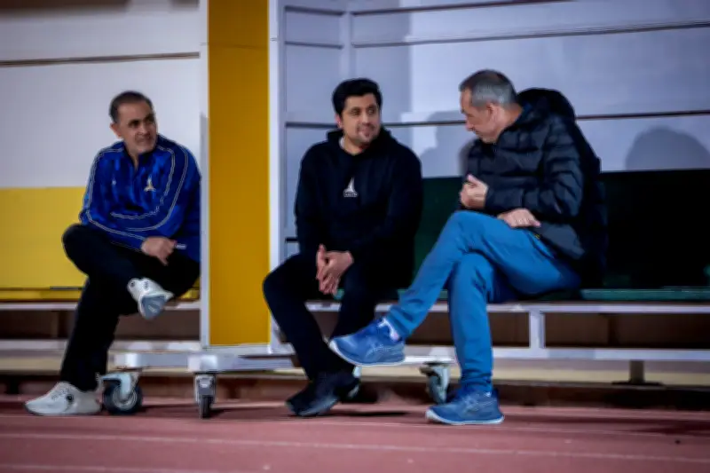 لجنة الانضباط تفرض غرامة على مدرب الخليج دونيس قبل مواجهة النصر