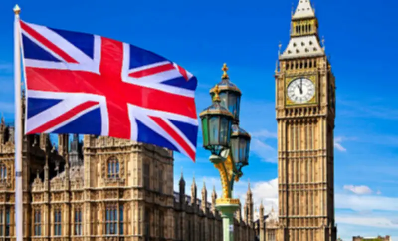 بريطانيا تحث إيران على وقف الهجمات المتهورة وتجنب التصعيد في المنطقة