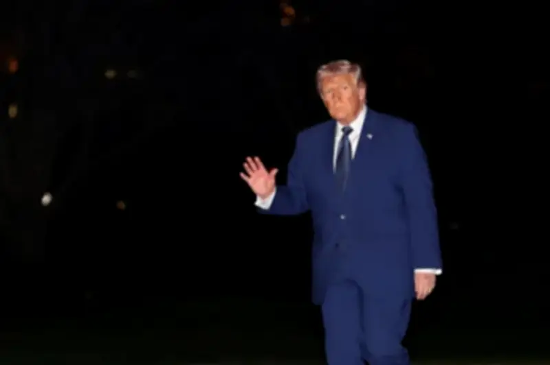 ترمب يهدد إيران بالرد القوي إذا أوقفت تدفق النفط عبر مضيق هرمز