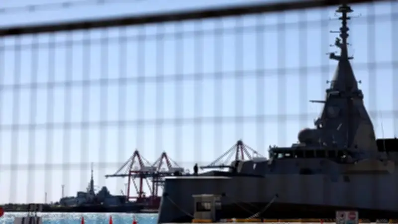 تسع دول غربية وإقليمية تحشد طائرات وفرقاطات حول قبرص مع تصاعد التوتر مع إيران