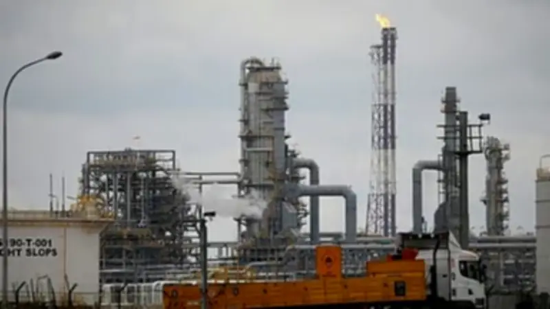 شلل شامل في شرايين الطاقة الآسيوية: نقص النفط والنافتا يدفع المصافي والشركات لإعلان القوة القاهرة