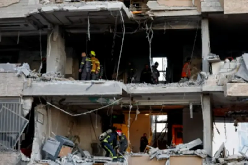 غارات إسرائيلية على بيروت توقع عشرات القتلى والجرحى في لبنان