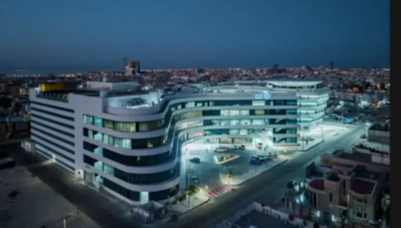 عملية دقيقة لتثبيت العمود الفقري بتقنية محدودة التدخل في مستشفى المانع بالدمام