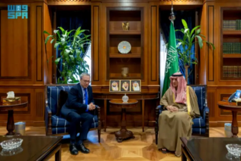 وزير الخارجية السعودي يستقبل المدير السياسي للخارجية البريطانية في الرياض لتعزيز التعاون الثنائي