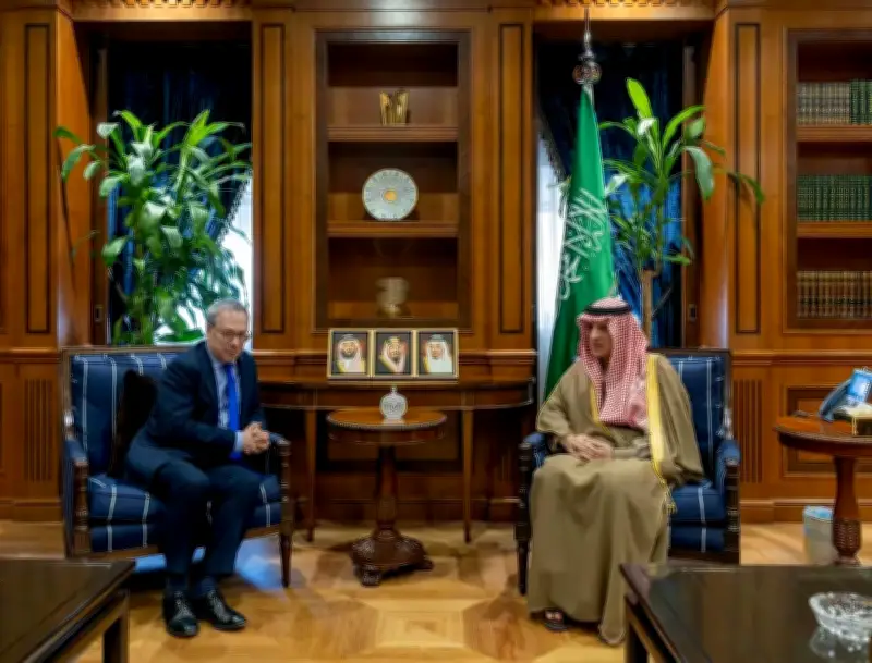 وزير الخارجية السعودي يستقبل نظيره البريطاني لبحث التعاون الثنائي وتطورات المنطقة
